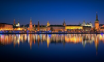 Obraz premium Moscow Kremlin at night reflecting in river, cityscape illumination