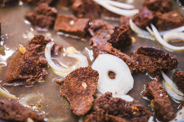 Slow-roasted venison, to which chopped onions are added during roasting.  Deer meat is very rare, as it belongs to the least fatty game.