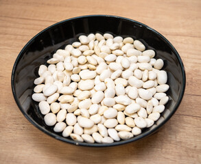 White beans are a source of high-quality vegetable protein and fiber. It is a storehouse of vitamins and minerals. It goes well with soups, stews, but also as a side dish to meals.