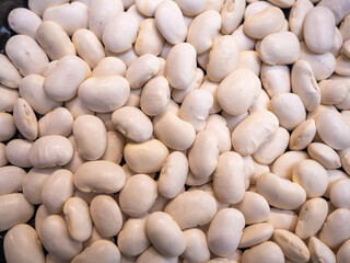 White beans are a source of high-quality vegetable protein and fiber. It is a storehouse of vitamins and minerals. It goes well with soups, stews, but also as a side dish to meals.