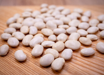 White beans are a source of high-quality vegetable protein and fiber. It is a storehouse of vitamins and minerals. It goes well with soups, stews, but also as a side dish to meals.