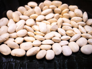 White beans are a source of high-quality vegetable protein and fiber. It is a storehouse of vitamins and minerals. It goes well with soups, stews, but also as a side dish to meals.
