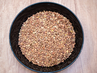 Lentils are a legume that is used all over the world and is one of the oldest foods of mankind. It is especially suitable for preparing soups, stews and salads.