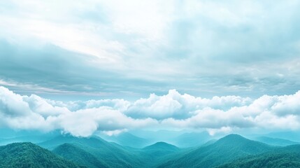 Obraz premium Cloudy Overcast Ski Gray and overcast sky covering a vast landscape, creating a sense of serenity