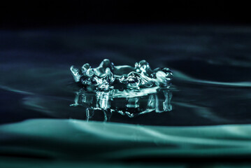 plusk kropli wody fotografia makro