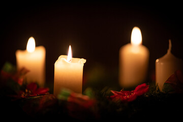 Closeup of an advent wreath with 4 burning candles