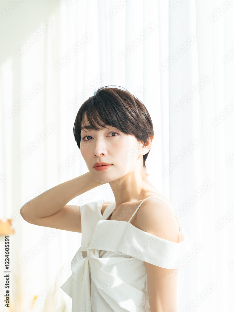 Poster 女性、美容、ブライダル、ウェディング、ドレス、ミドルエイジ、新婦、花嫁、結婚式、前撮り、日本人、フェミニン、ショートヘア、スキンケア、コスメ、美容院、エステ、サロン、ポートレート、カメラ目線、30代、40代、美肌、美白、美顔、コピースペース、広告、キレイめ、美しい、美人、オトナ、きれいめ、シンプル、清潔感、上品、清楚、透明感、窓際、自然光、UVケア、日焼け止め、ファッション、おしゃれ、カジュアル、