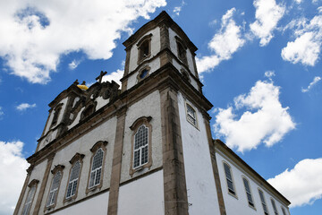 The Church of Our Lord of Bonfim, in Salvador, Bahia, is a symbol of faith and religious syncretism. Famous for the Lavagem do Bonfim and its colorful ribbons, attracting devotees and tourists.