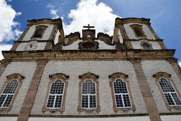 The Church of Our Lord of Bonfim, in Salvador, Bahia, is a symbol of faith and religious syncretism. Famous for the Lavagem do Bonfim and its colorful ribbons, attracting devotees and tourists.