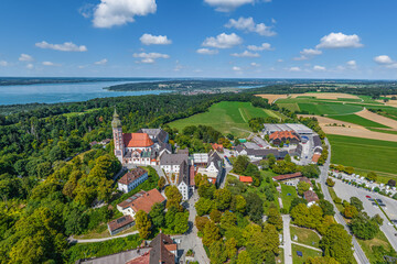 Kloster Andechs mit Blick auf den Ammersee in Bayern, Deutschland