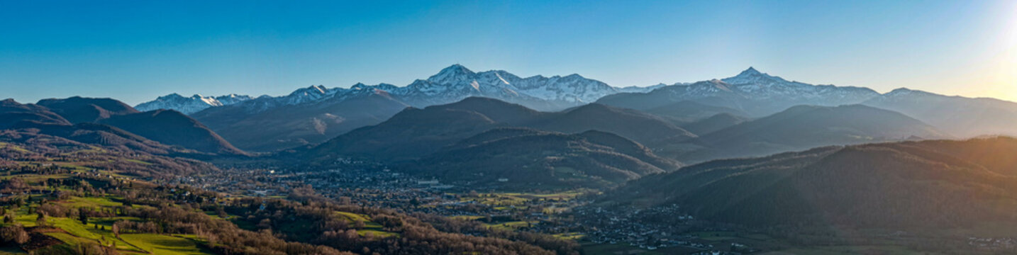 Pic du midi de Bigorre depuis les Hautes Pyr&eacute;n&eacute;es