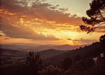 Fototapeta premium Golden Hour Sunset: Vintage Film Photography Landscape