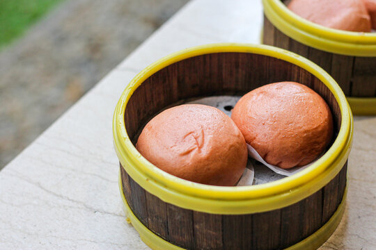 bakpao kacang merah. red bean ba pao. 