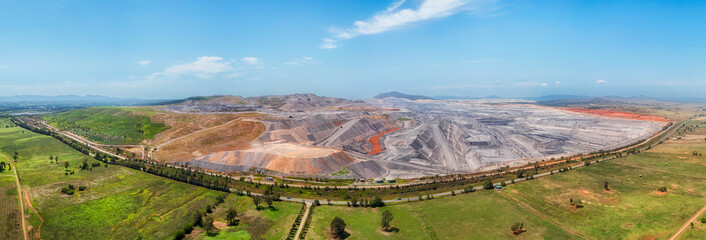 D Mine Arthur Outside green closer pan © Taras Vyshnya