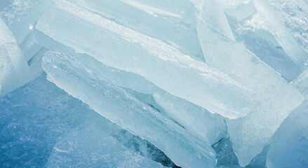 Obraz premium Large chunks of ice piled up