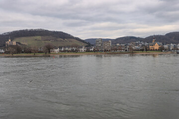 Obraz premium Panorama von Bad Hönningen am Rhein; Blick von Bad Breisig