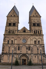 Romanisches Juwel in Andernach am Rhein; Westfassade des Mariendoms (Maria-Himmelfahrt-Kirche)