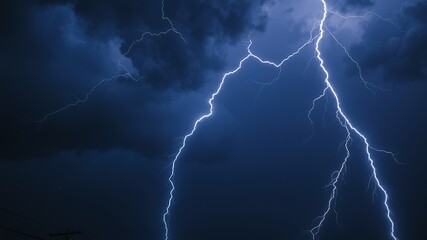 Naklejka premium Stormy Night Lightning Strike - Dramatic Photo