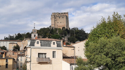 La Tour médiévale, la plus haute de France, de la ville de Crest située dans le département de la Drôme
