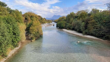 La rivière de la Drôme près de Crest en France