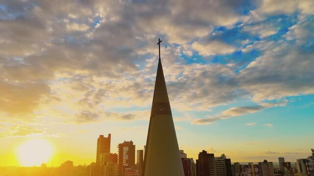 Drone em P&ocirc;r-do-Sol em Maring&aacute;