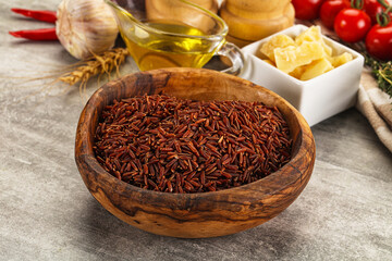 Red raw dry rice gor cooking