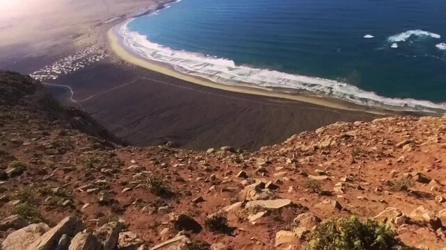 tolle Aussicht auf das Meer und die Bucht Caleta de Famara Lanzarote, Ozean, Horizont, Kanarische Insel, Kanaren, blau, Vulkaninsel, hoch, Atlantik, K&uuml;ste