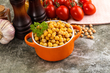 Canned chickpea in the bowl