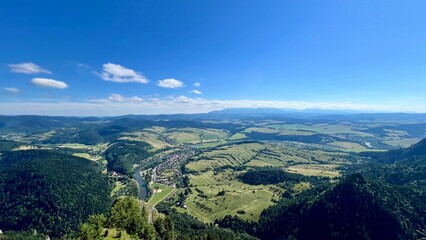 Panoramic view from Mount Trzy Korony to mountains, forests, and the Dunajec River in Pieniny National Park, Poland. Ideal for travel, hiking, and nature photography themes. © Krystsina_Semianiuk