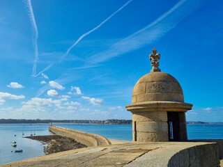 Blick von der Stadtmauer in Saint-Malo, Bretagne