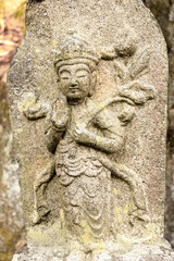 親しげに声をかけてくれている路傍の摩崖仏