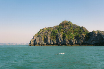 Naklejka premium Island in the Lan Ha Bay