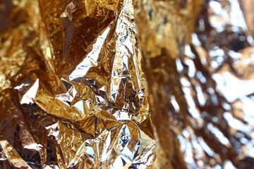 Goldene zerknitterter Hintergrund.