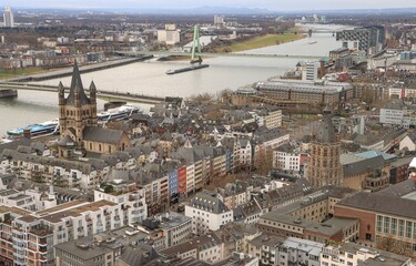 Köln am Rhein; Blick vom Dom auf Groß St. Martin, Alter Markt, Rathaus und Rhein mit Severinsbrücke