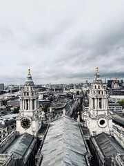Fototapeta premium Panoramic view from St. Paul’s Cathedral dome, offering stunning vistas of London’s skyline, including iconic landmarks like the Thames, the Shard, and the London Eye. Perfect for cityscapes.