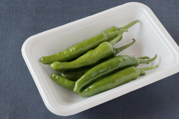 トレーに入ったししとう