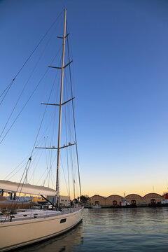 puerto deportivo de gandia con velero atardecer rio serpis valencia lonjas venecia  4M0A6781-as25