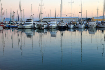 yates en el puerto deportivo de gandia con veleros atardecer rio serpis valencia lonjas venecia  4M0A6842-as25
