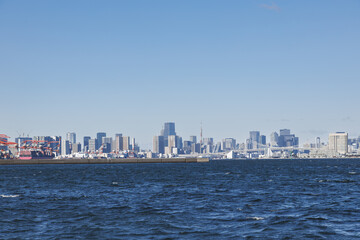 Fototapeta premium 城南島から見た東京湾岸のビル群