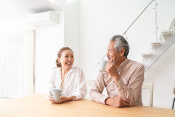 シニアカップル　会話