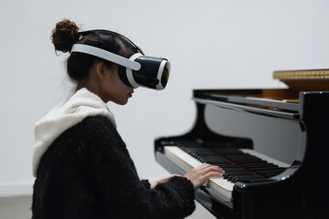 Learning how to playing a grand piano with virtual reality .