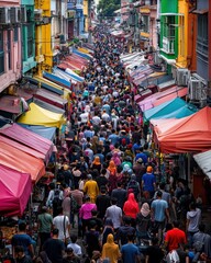 Obraz premium Vibrant city street market with colorful stalls, food vendors, and crowds of people
