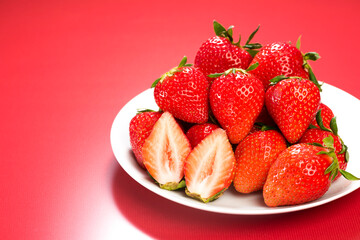 真っ赤に熟した苺