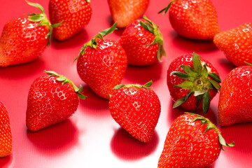 真っ赤に熟した苺