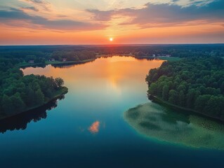 Obraz premium Aerial View of Tranquil Lake at Sunset with Reflection and Lush Forests