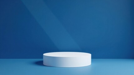 A Simple White Cylindrical Pedestal Against a Deep Blue Background, Ideal for Product Displays and Presentations, Showcasing Clean Minimalist Design