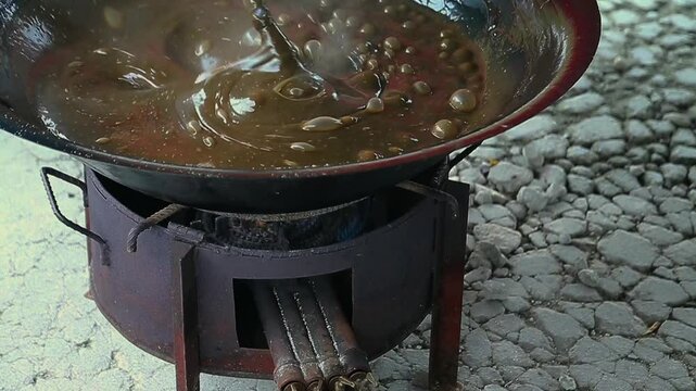 The technique of stirring the dodol evenly so that it does not crust