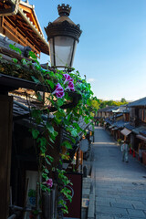 京都東山・朝顔の咲く二寧坂