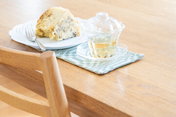 ケーキと紅茶,花がモチーフの食器,北欧のミニマット