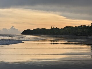 Obraz premium sunset on the beach